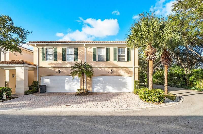 1st image of 39 Laurel Oaks Cir