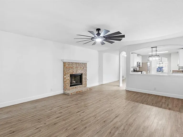 617 Barbara Way — Photo 5