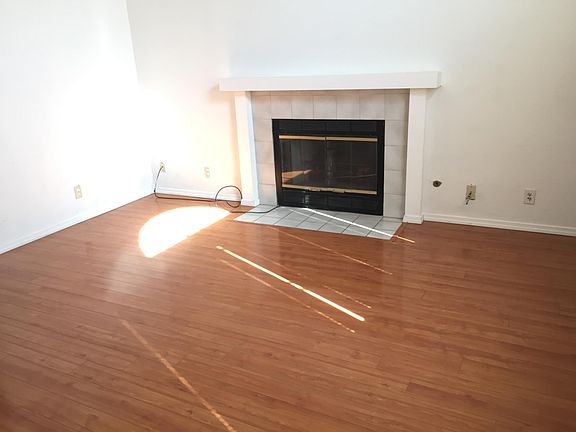 4th image of 4902 Villa Royale Way