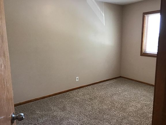 5th image of 8414 S 139th Cir