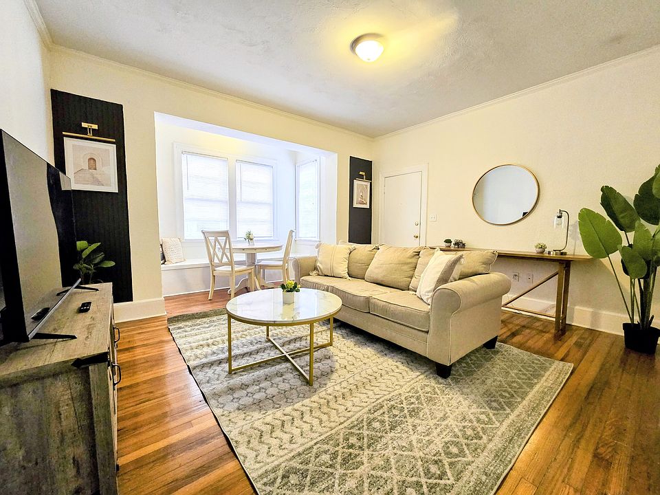 1st image of 2833 Herschel St #13