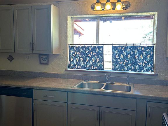 4th image of 106 N Park Pl
