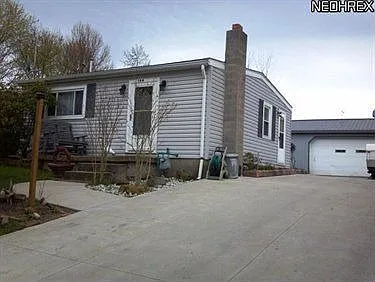 166 Evergreen St photo 1