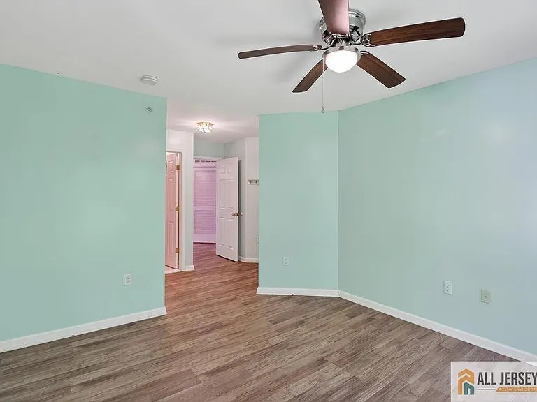 1111 Morning Glory Dr — Photo 21