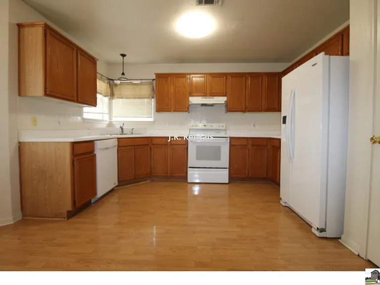 5211 James Loop — Photo 11