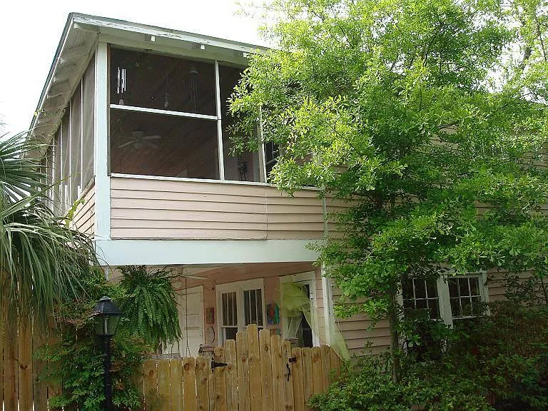 1566 Dauphin St — Photo 1