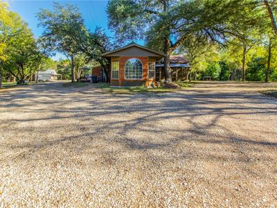 700 Oak Grove Loop, China Spring, TX, 76633