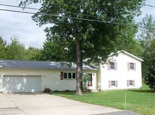 1087 Parkside Dr, Erie, PA 16511