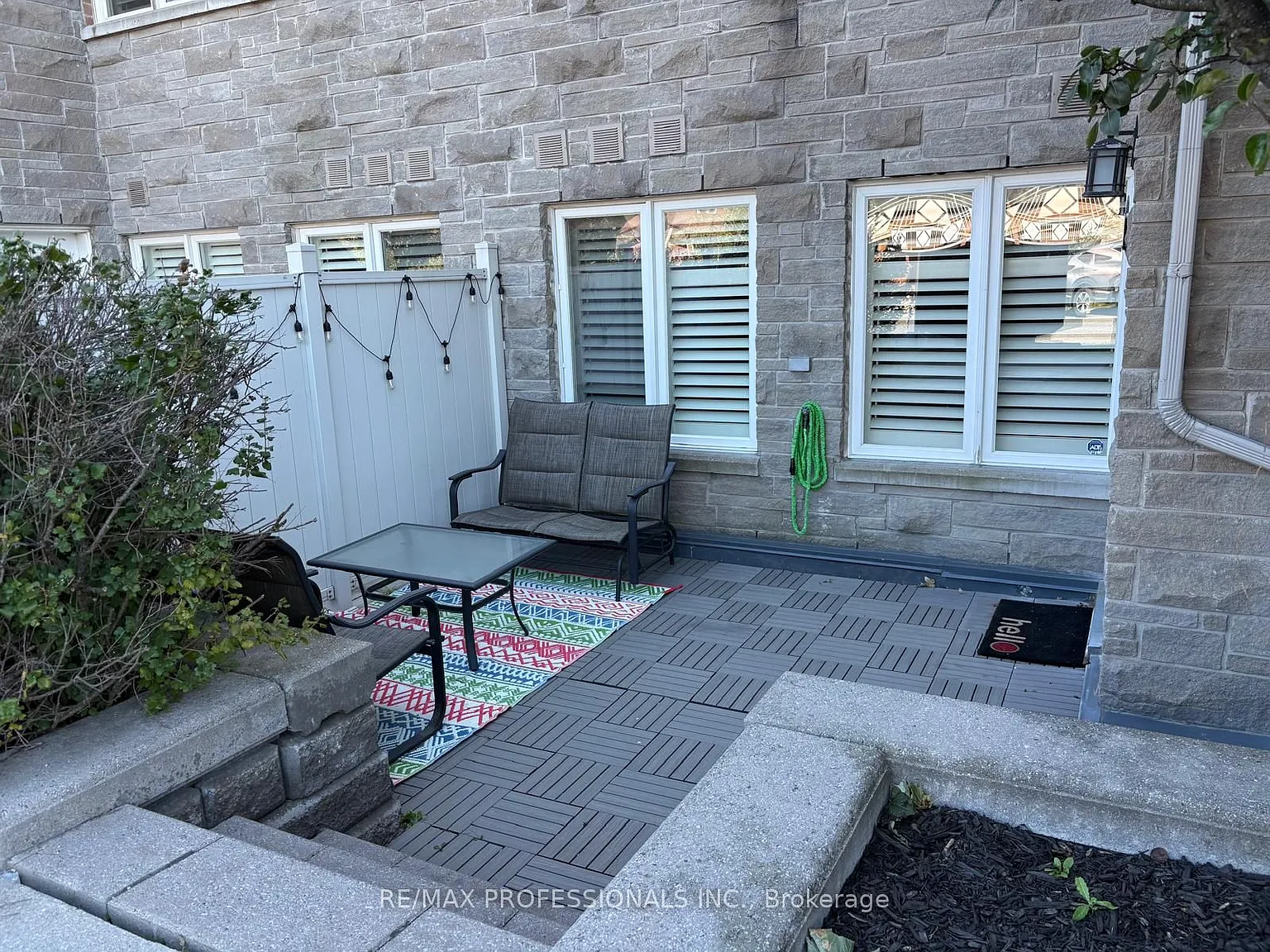 5 Richgrove Dr E — Photo 2