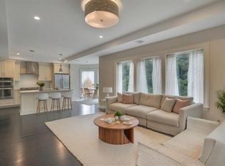 55 Eton Row, Weehawken, NJ 07086