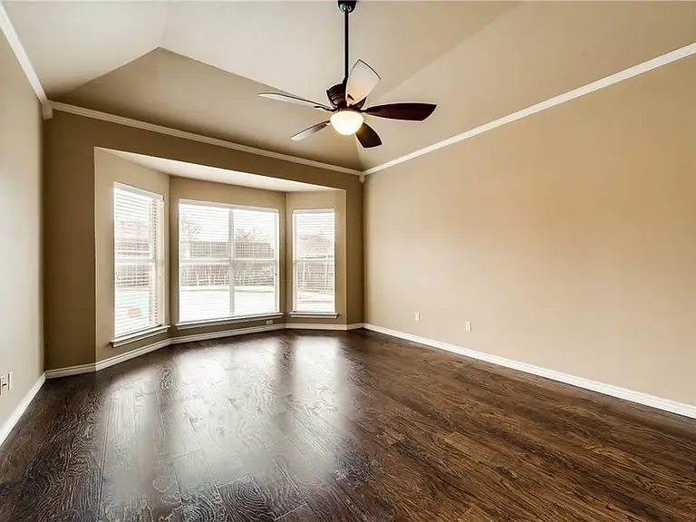 1504 Country Ln — Photo 18