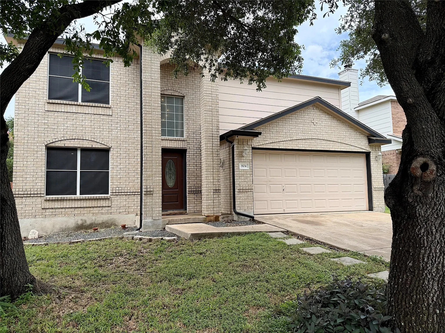 4 bed, 2.5 bath, 2102 sqft, $2,095 — Photo 2