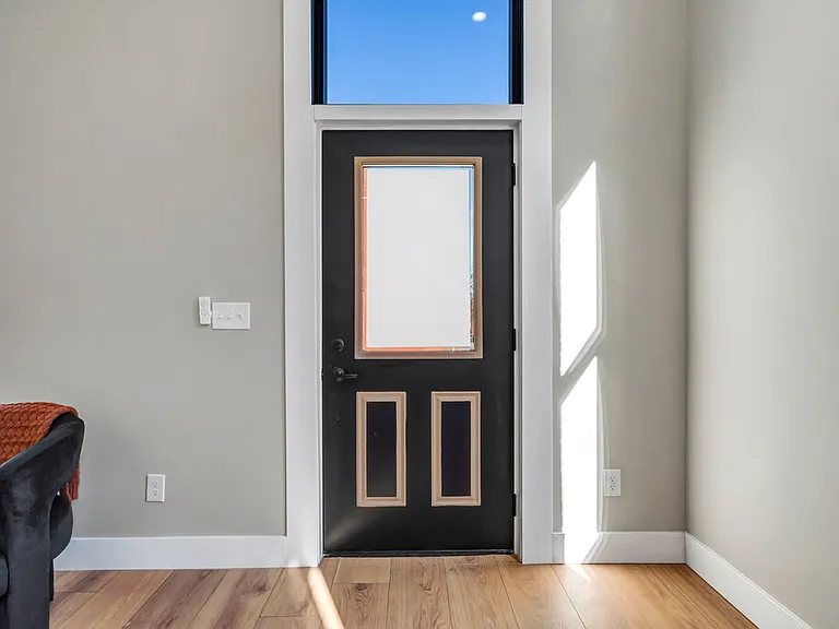 1000 Barton St — Photo 2