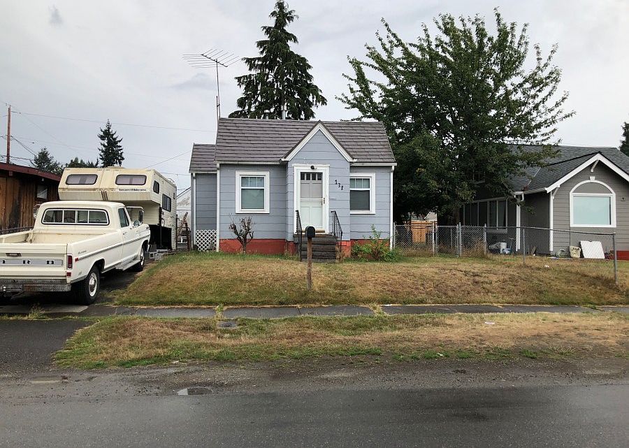 1st image of 138 10th St SE