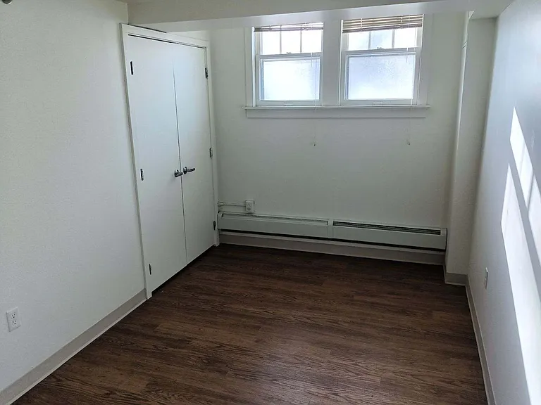 Ivy Manor Apartments — Photo 15