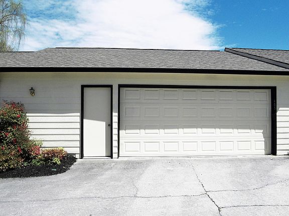 4th image of 405 Ascot Ct