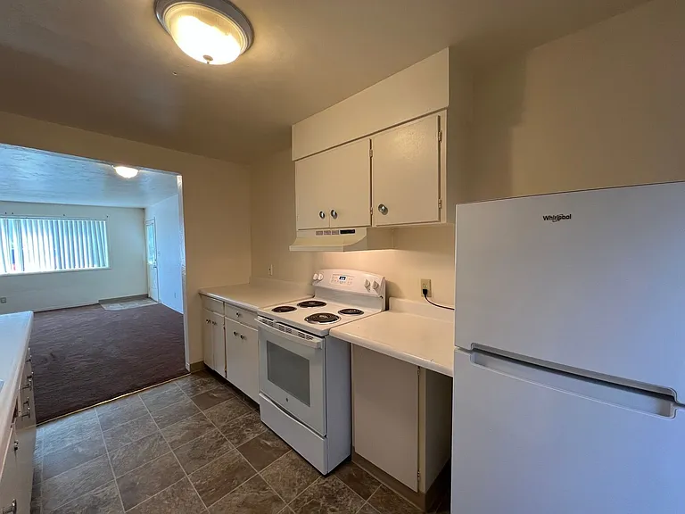 771 W 7th Ave — Photo 2