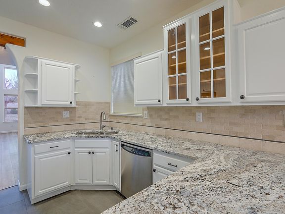 5th image of 13208 Silver Peak Pl NE