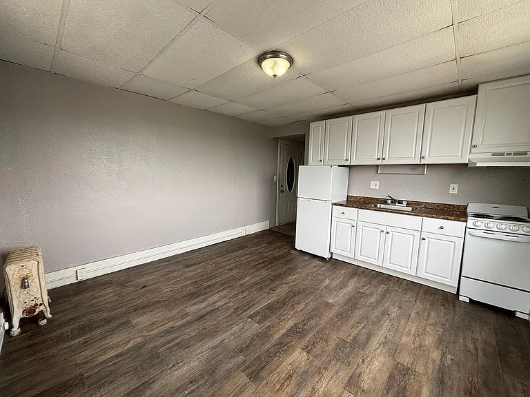 1 and 2 Bedrooms Available Now ! - Washington Area — Photo 4