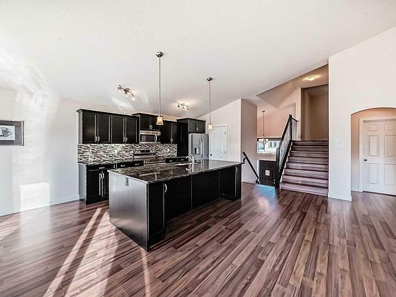 5th image of 18 Riverine Ln W