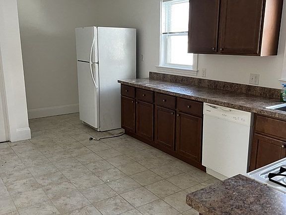 3rd image of 40 Billings St #2