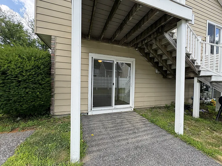 15 Burnham St #3 — Photo 9