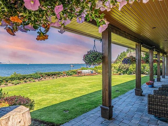 3rd image of 768 Tsawwassen Beach Rd