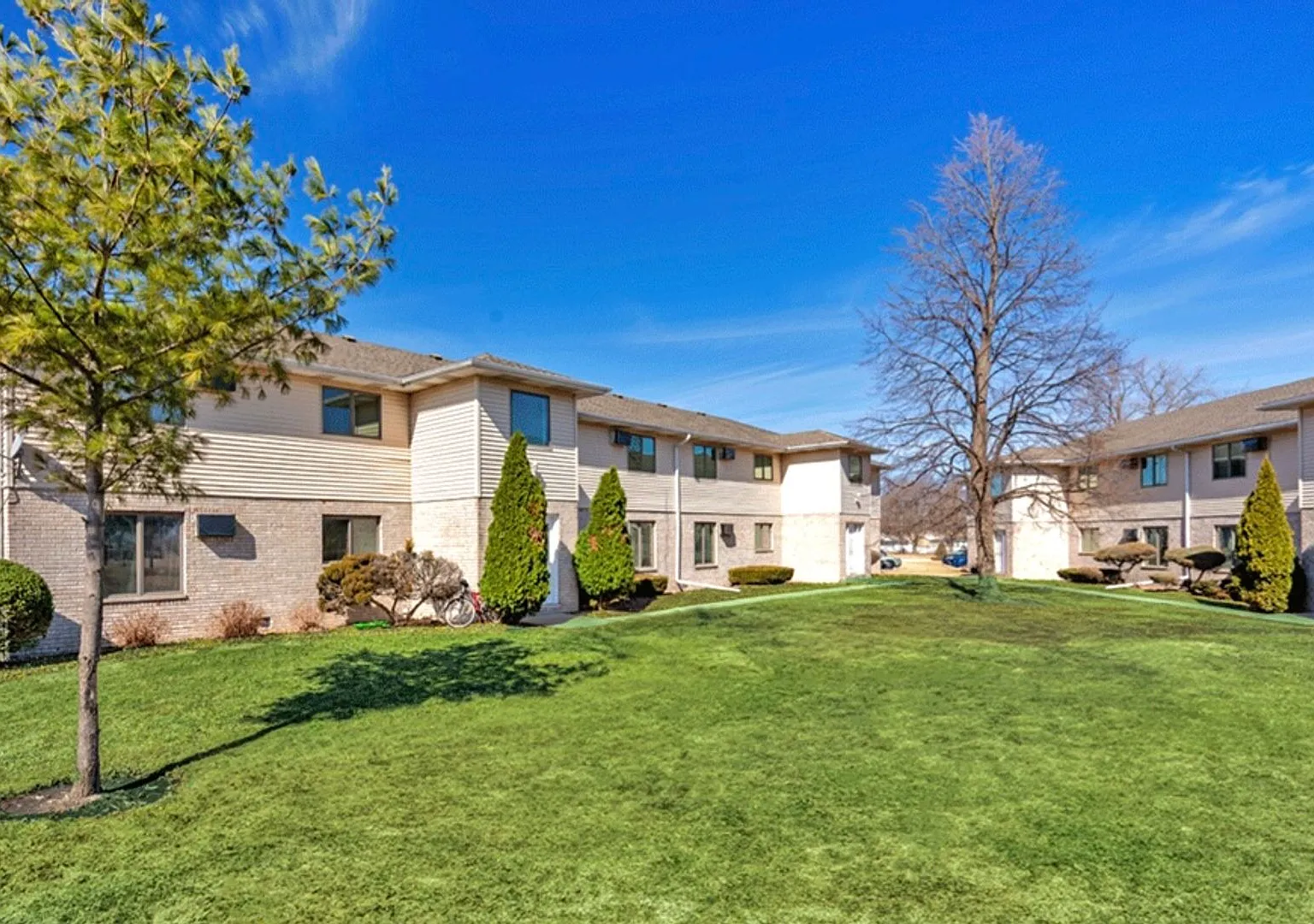 300 Jay Ray Ct — Photo 1