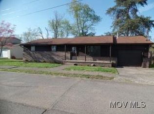Karen St, Washington, WV 26181