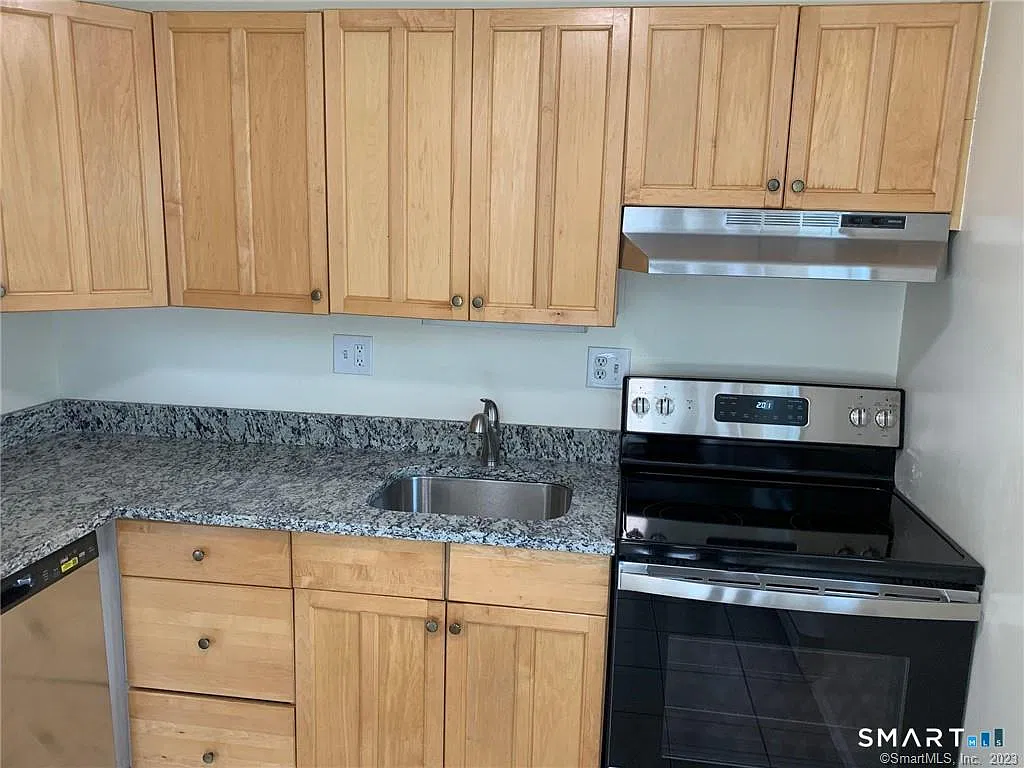 3 bed, 1.5 bath, 1250 sqft, $2,700 — Photo 2