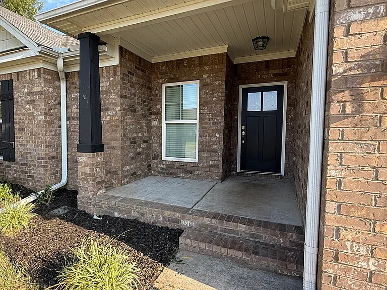 2119 Morning Glory Ln — Photo 1