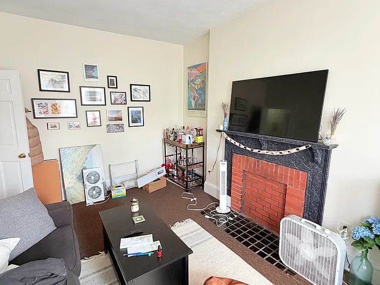 33 Wellington St #404 — Photo 2