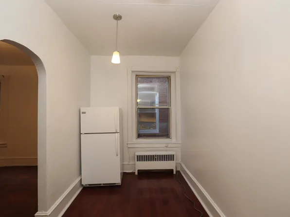 422 S 45th St, Philadelphia, PA 19104