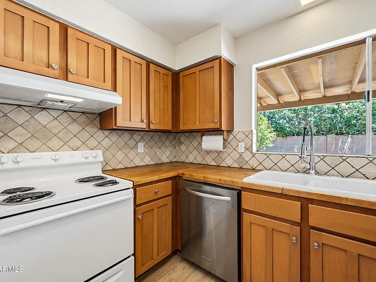 2216 W Straford Dr — Photo 10