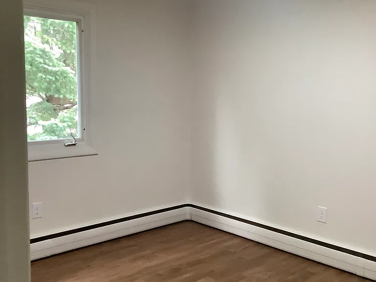 208 Luddington St #5 — Photo 3