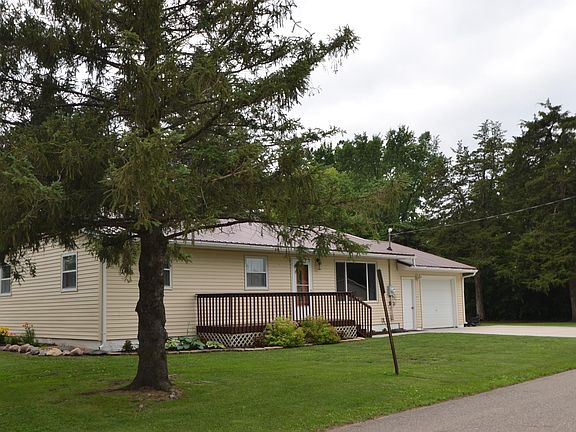 2nd image of 215 Rails Ave W