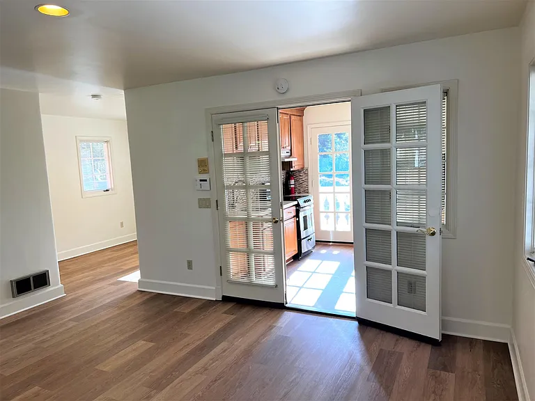 3100 Fergusson Ln — Photo 8