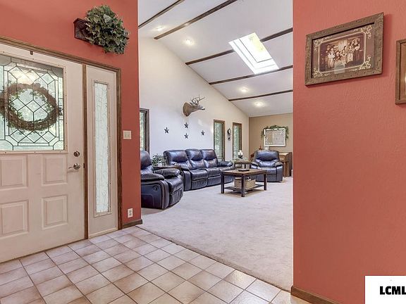 3rd image of 2 Oakwood Dr