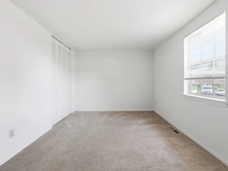 Crown Square Apartments — Photo 18