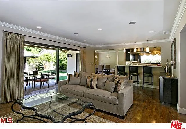 3 bed, 4.0 bath, 2194 sqft, $11,495 — Photo 2
