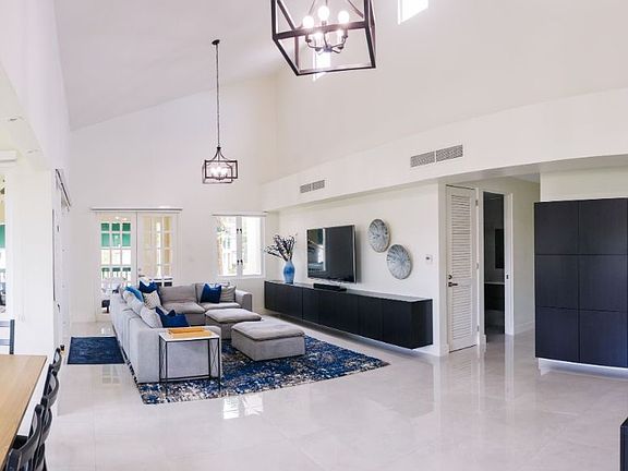 5th image of Lakeside Villa