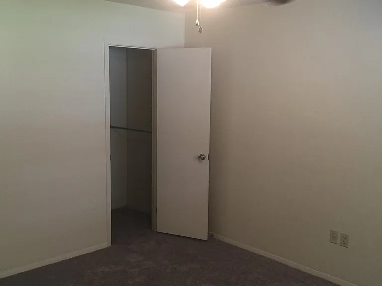 702 39th Ct E — Photo 22