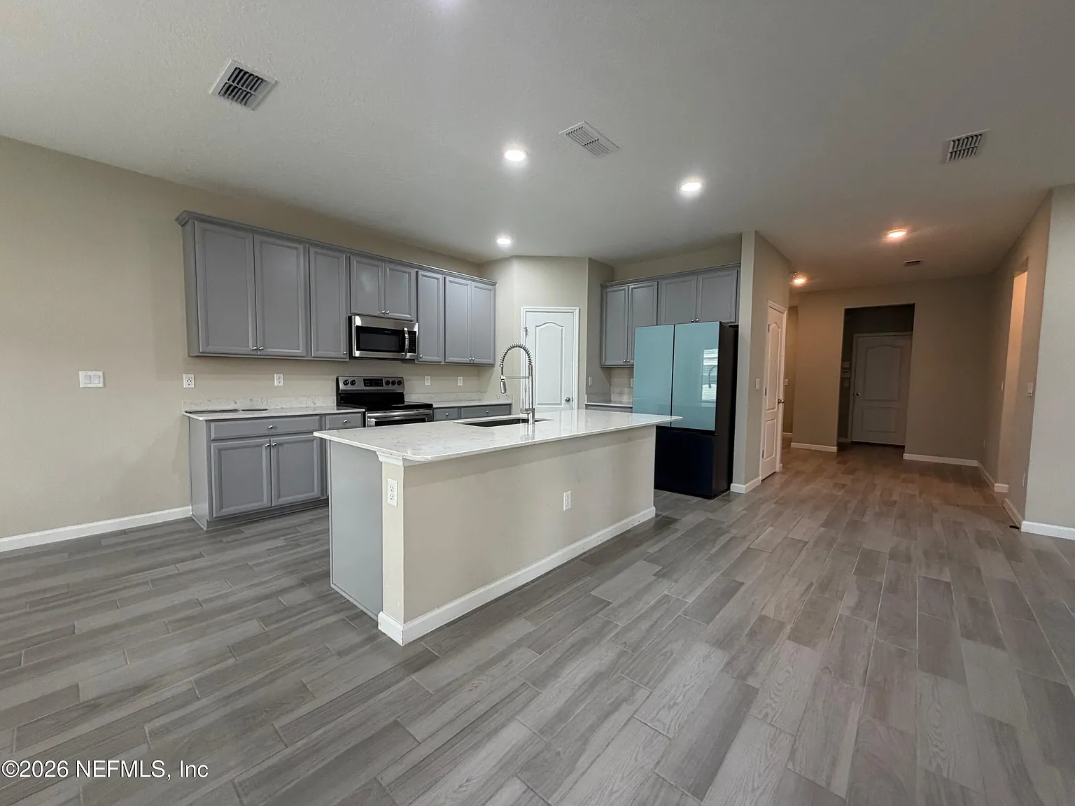 4 bed, 3.0 bath, 2088 sqft, $2,400 — Photo 4