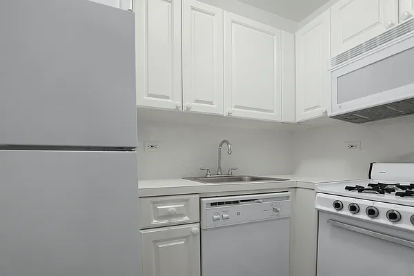 Rented by Stonehenge NYC LLC | media 5