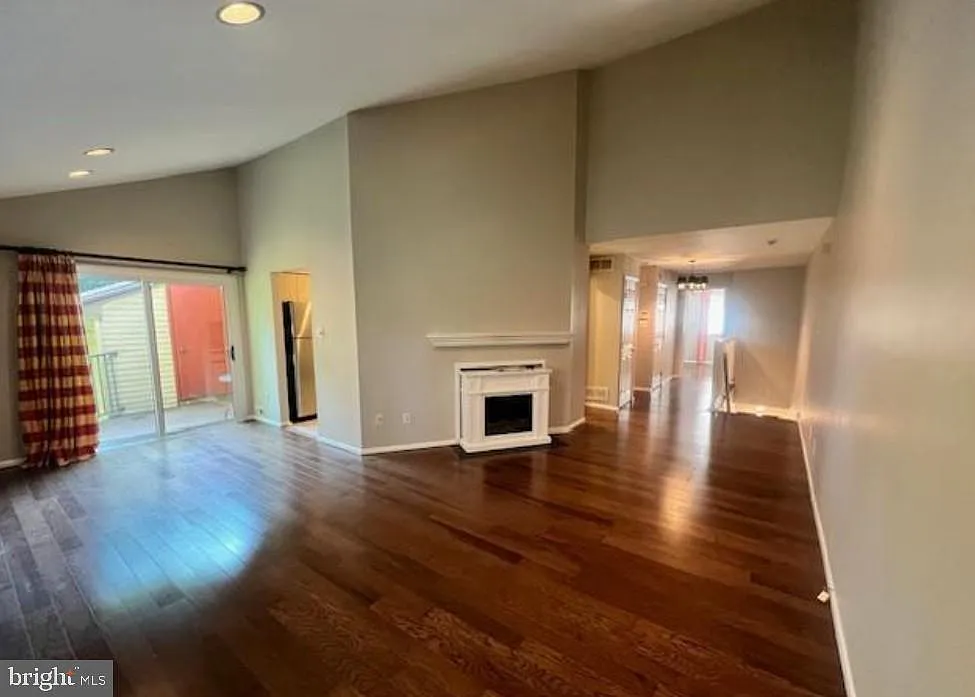 3 bed, 2.0 bath, 1314 sqft, $2,450 — Photo 1