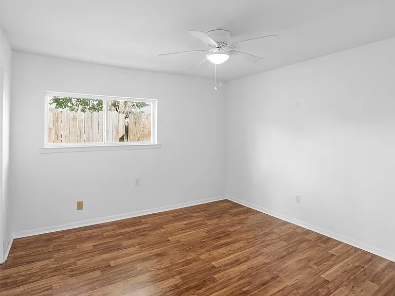1408 Hughes St #15 — Photo 22