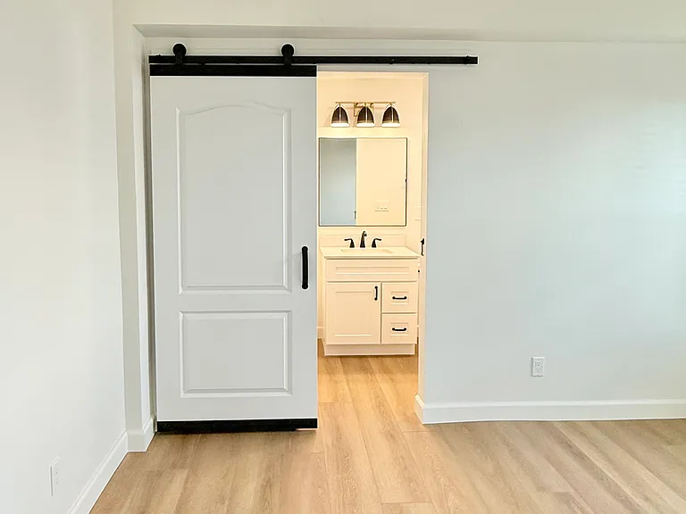 4701 Elm St — Photo 8