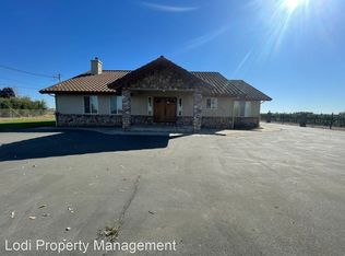 21470 N Kennefick Rd, Acampo, CA 95220