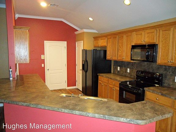 3rd image of 613 Cavecreek St