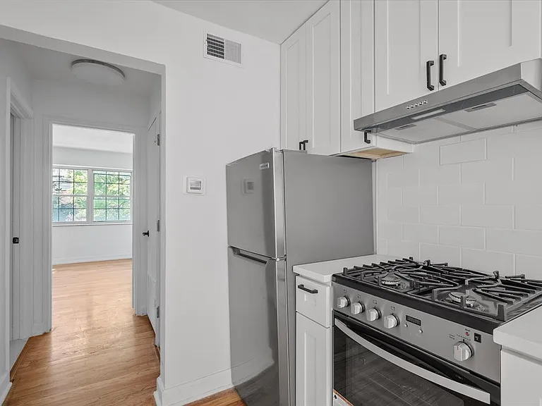 Colonial Terrace — Photo 18